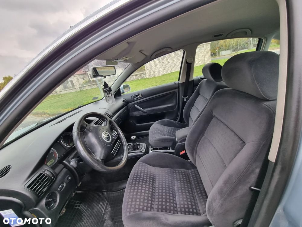 Volkswagen Passat 1.6 Comfortline - 11