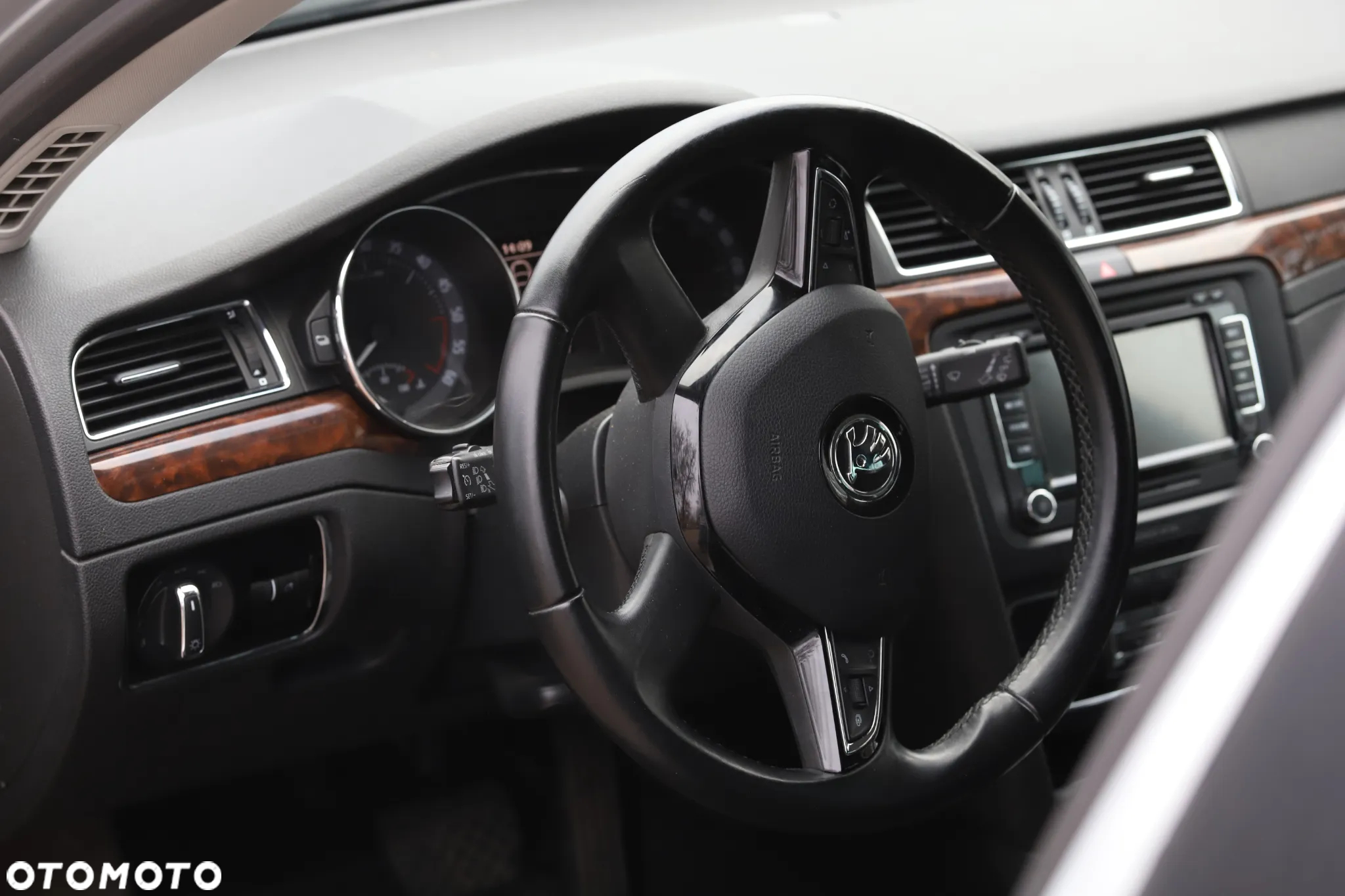 Skoda Superb 2.0 TDI Ambition DSG - 6