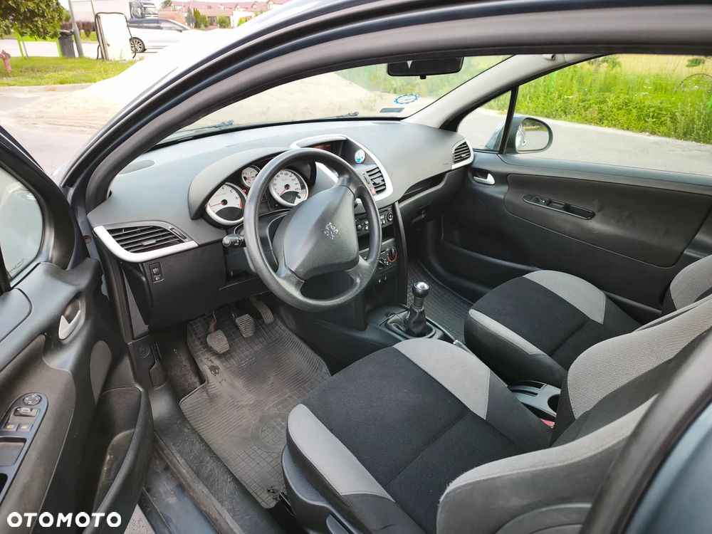 Peugeot 207 1.4 16V Trendy - 5