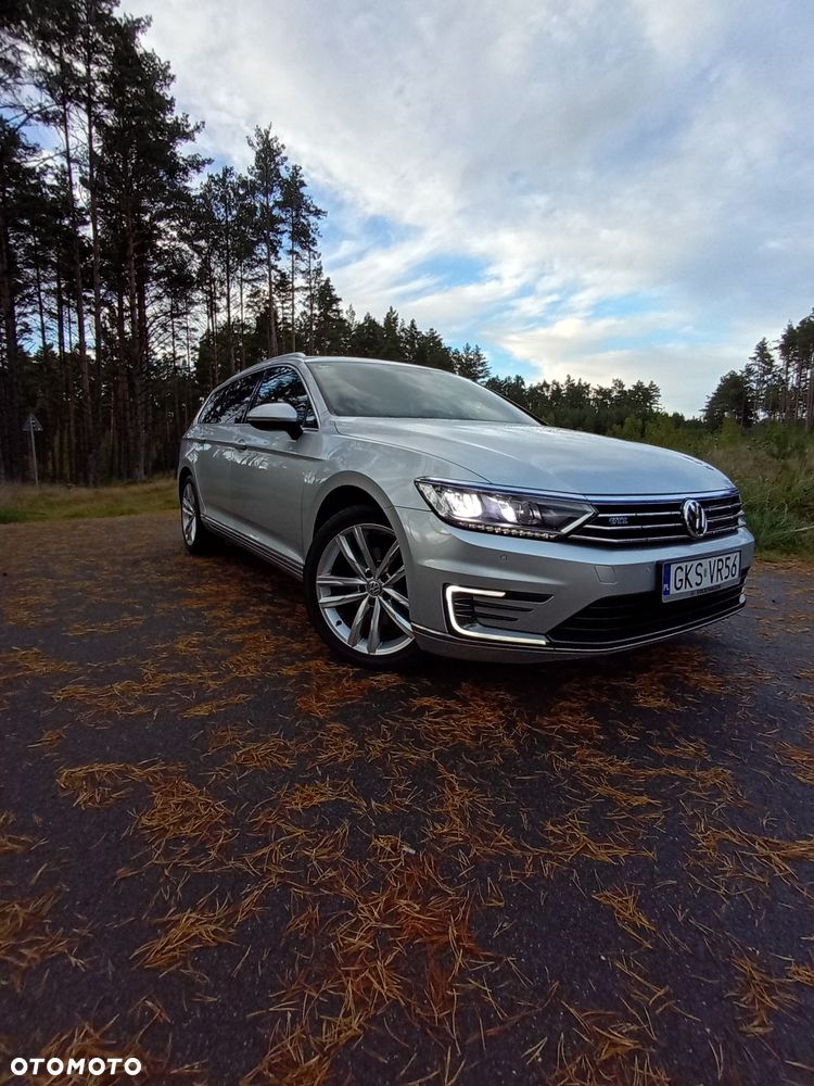 Volkswagen Passat - 1
