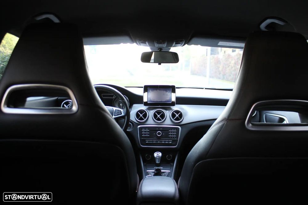 Mercedes-Benz CLA 200 d Shooting Brake AMG Line - 19