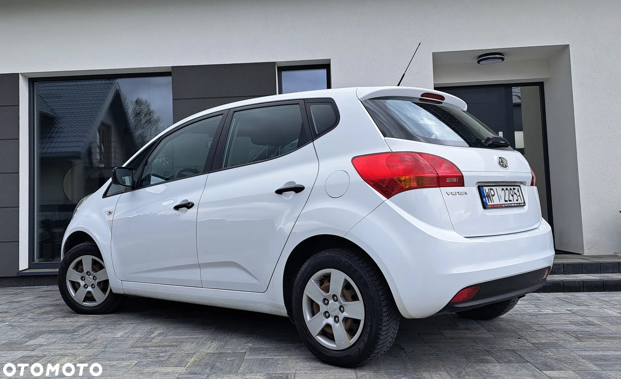 Kia Venga - 8