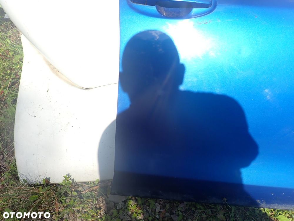 DRZWI PRAWY PRZÓD TOYOTA YARIS II  KOL: 8T0 - 5