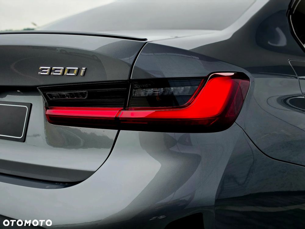 BMW Seria 3 330i xDrive M Sport - 15