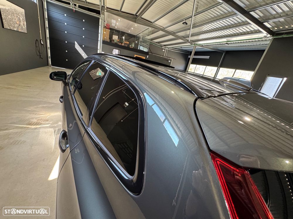 Volvo XC 60 2.0 T6 PHEV R-Design AWD - 35