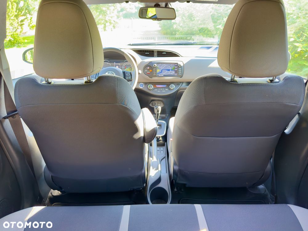 Toyota Yaris Hybrid 100 Selection Platinum - 11