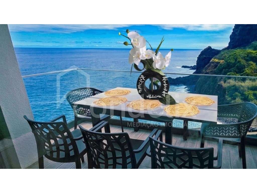Stunning T4 Oceanfront Apartment | Gaula, Madeira - Grande imagem: 2/24
