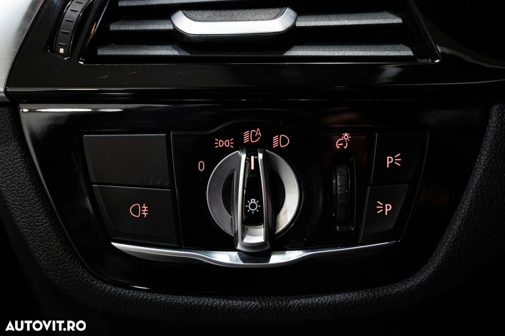 BMW Seria 5 520d Aut. Luxury Line - 28