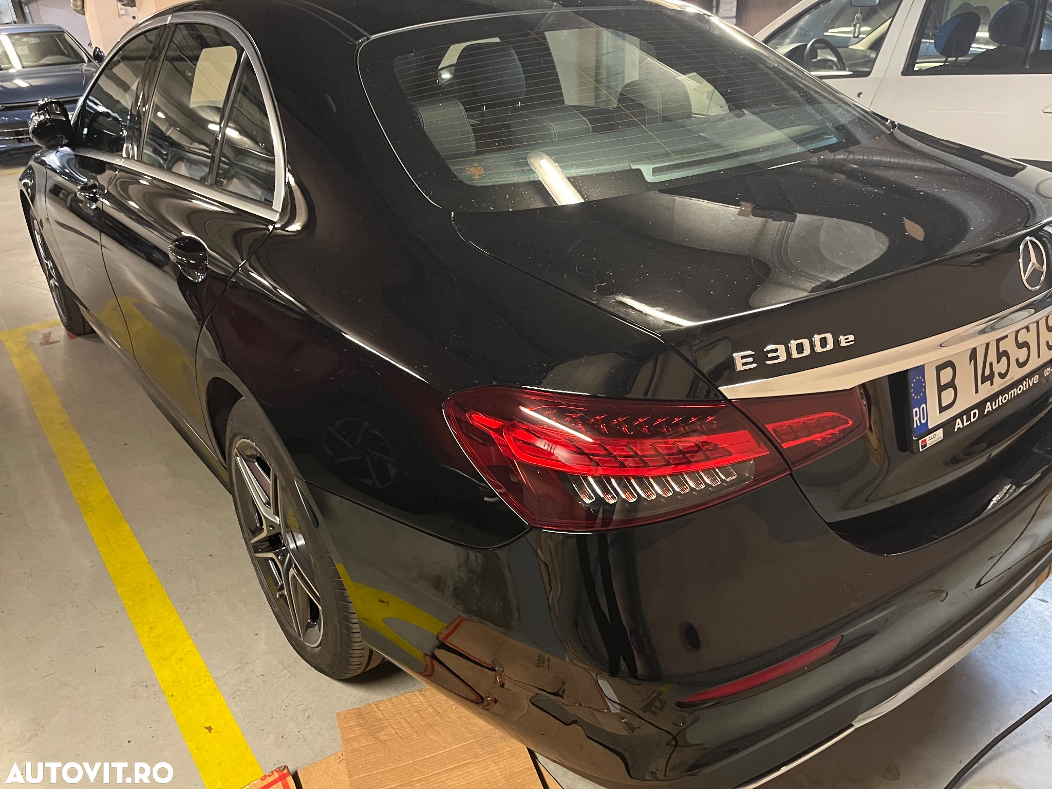 Mercedes-Benz E 300 4MATIC Aut. - 35