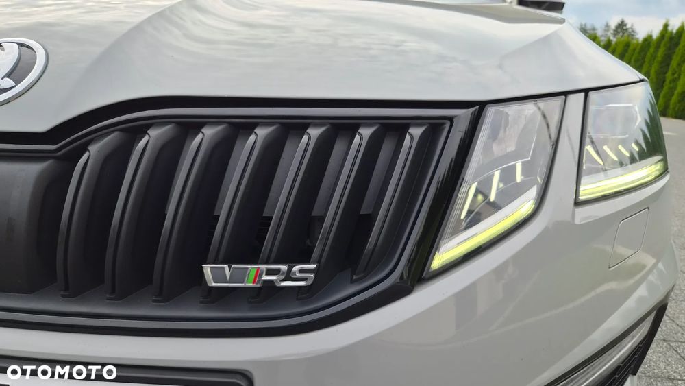 Skoda Octavia 2.0 TDI DSG RS - 36