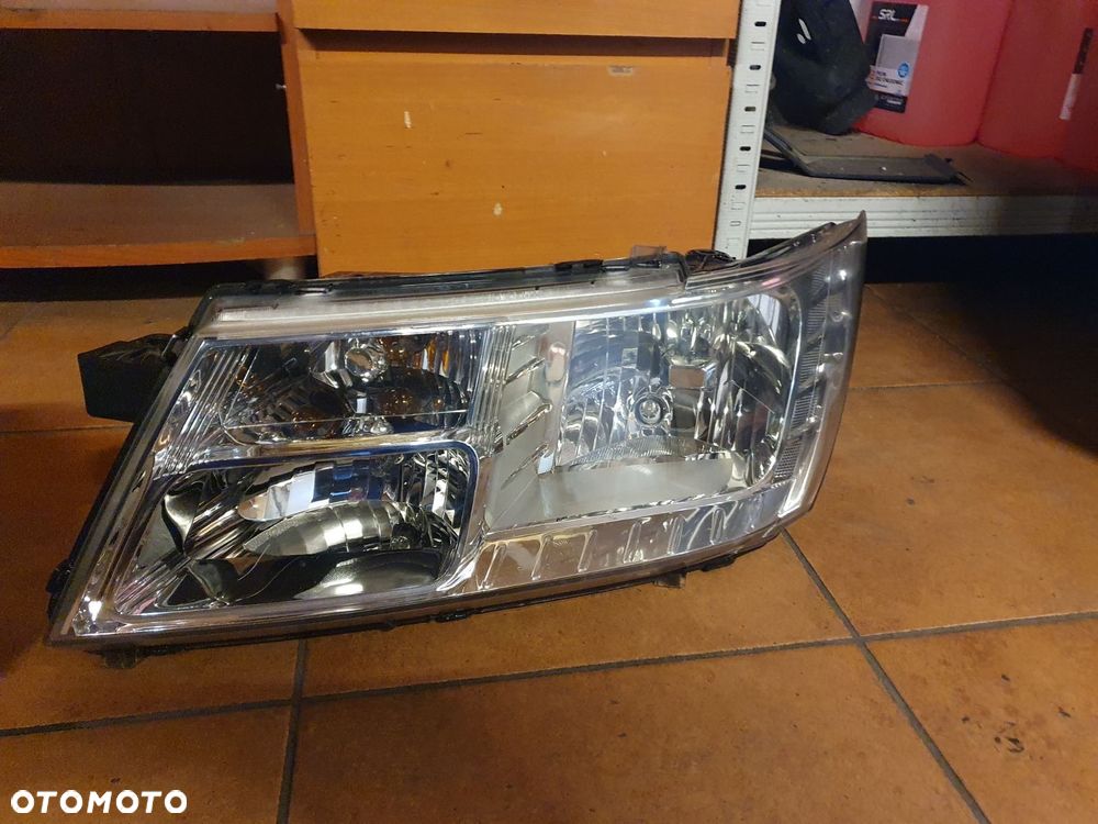 REFLEKTOR PRAWY FIAT FREEMONT - 5