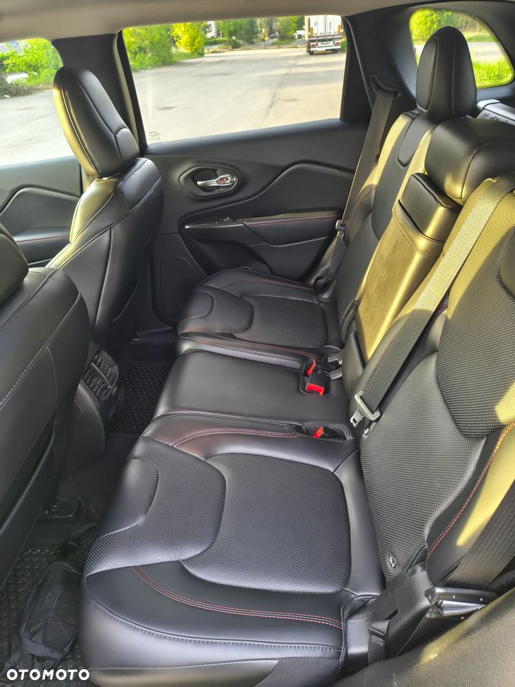 Jeep Cherokee - 22