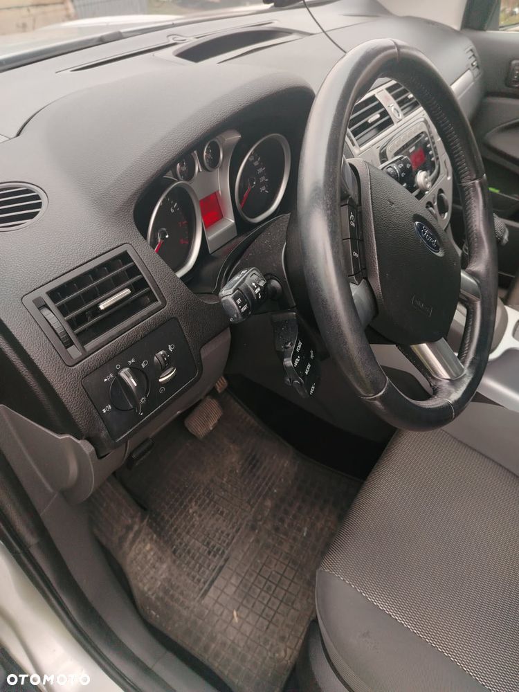 Ford Kuga 2.5 4x4 Trend - 4