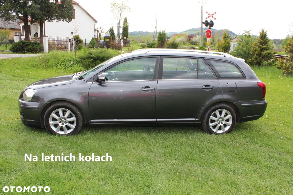 Toyota Avensis 2.0 D-4D - 17