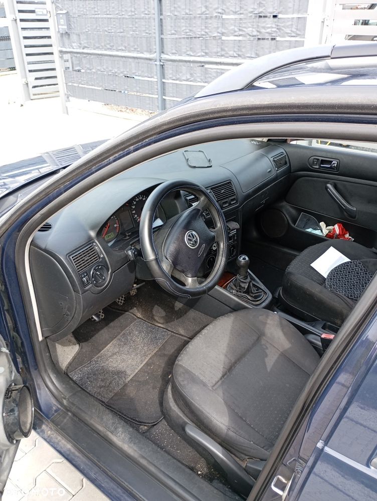 Volkswagen Golf - 4