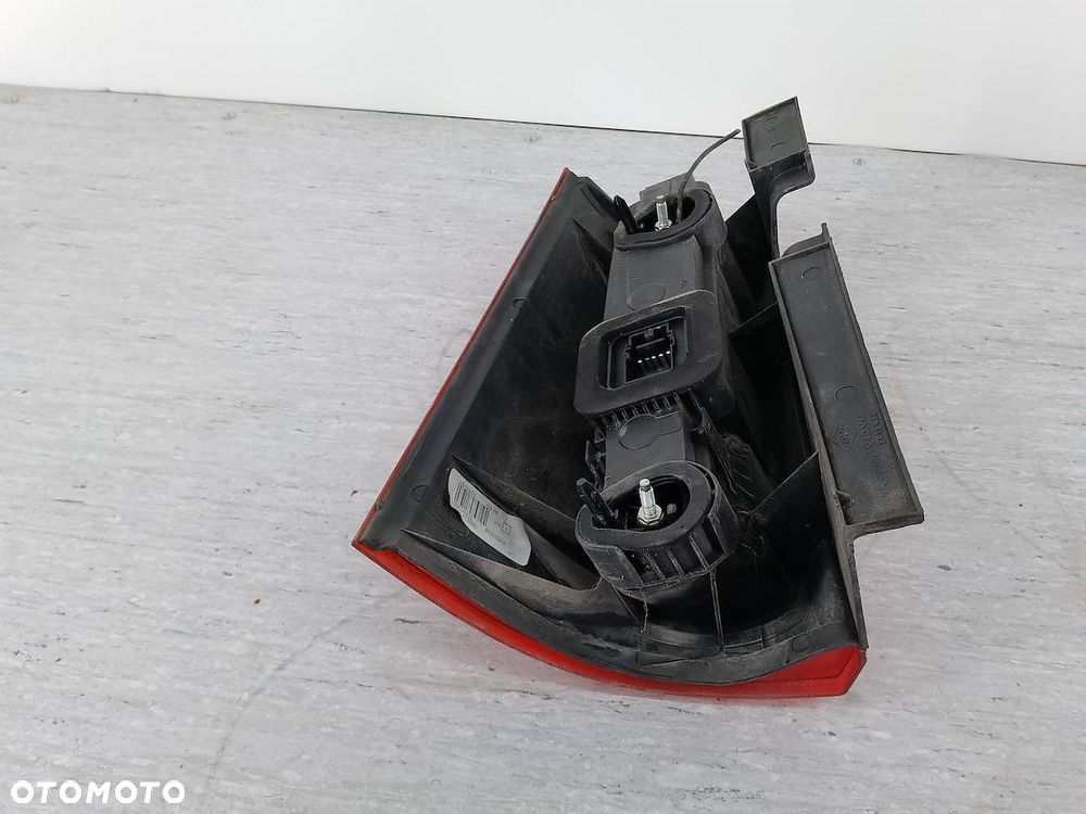 LAMPA TYLNA PRAWA DACIA LOGAN 8200413995 KOMBI - 4