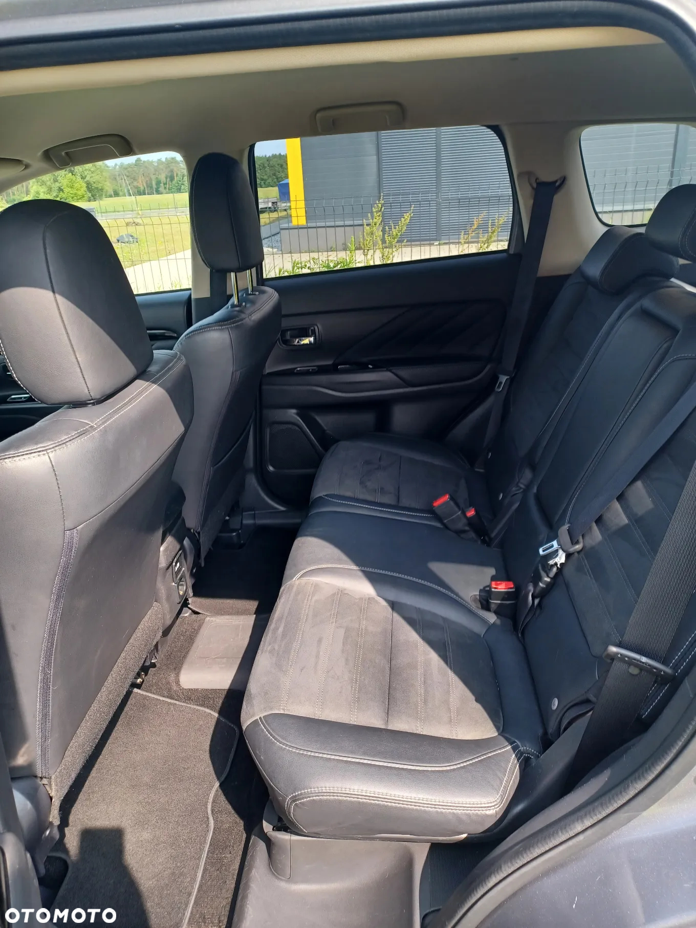Mitsubishi Outlander 2.0 4WD Plug-In Hybrid Plus - 28