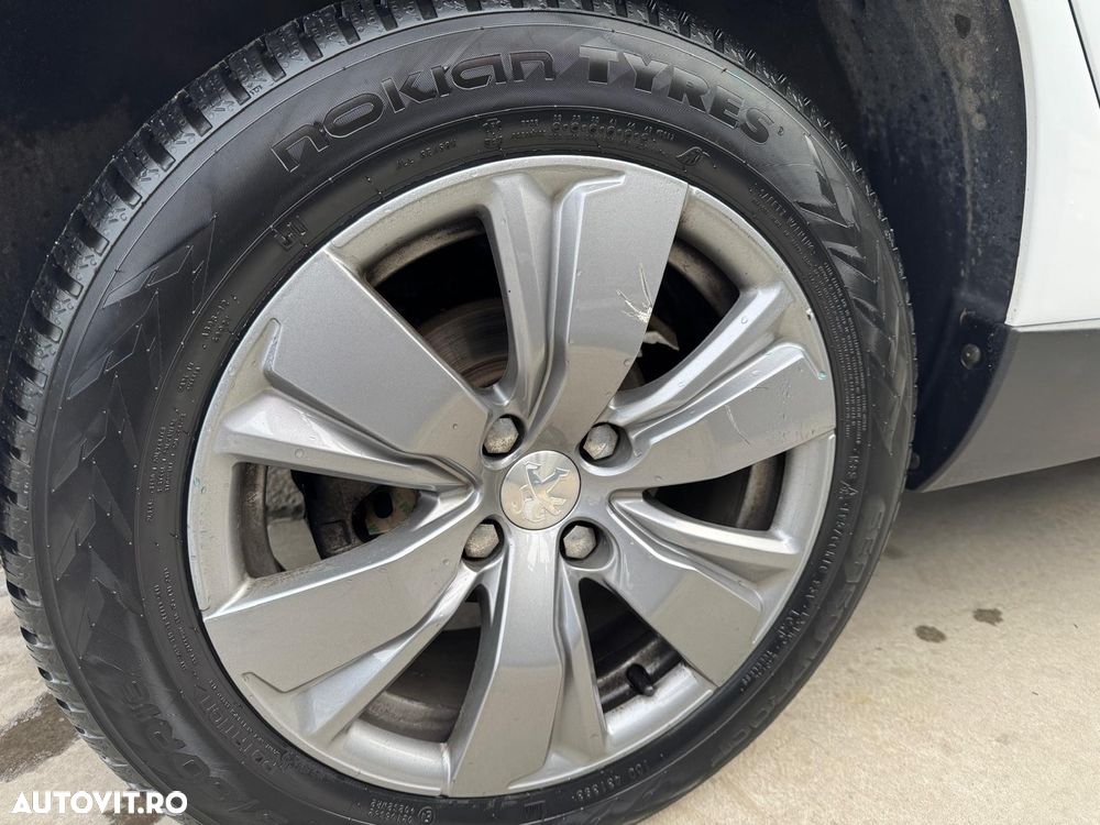 Peugeot 2008 1.2 PureTech Turbo EAT6 S&S Allure - 11