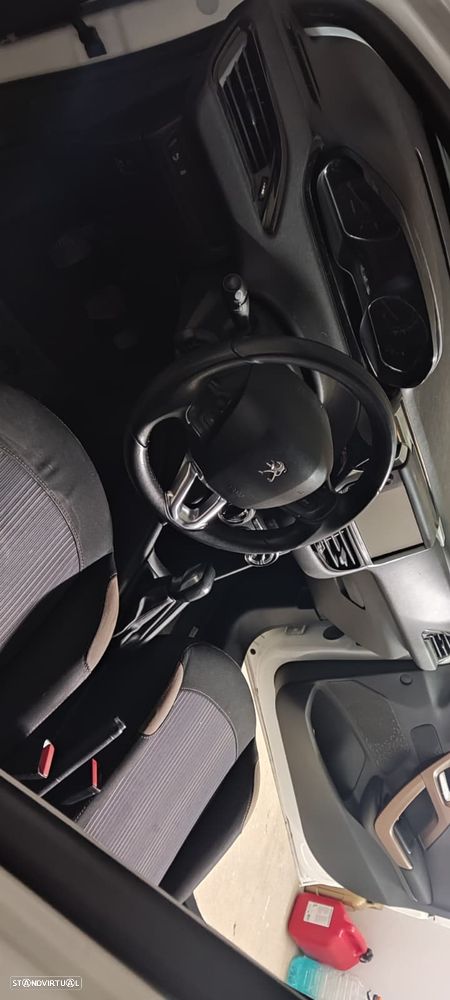 Peugeot 208 PureTech 82 Allure - 26