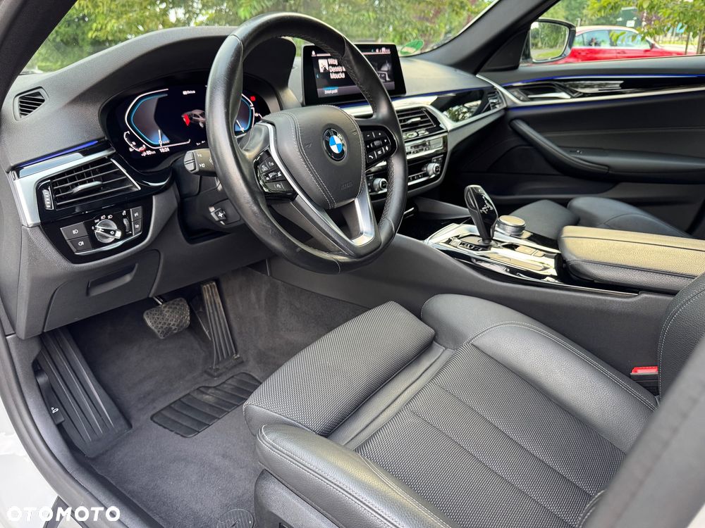 BMW Seria 5 530e xDrive M Sport Edition - 16