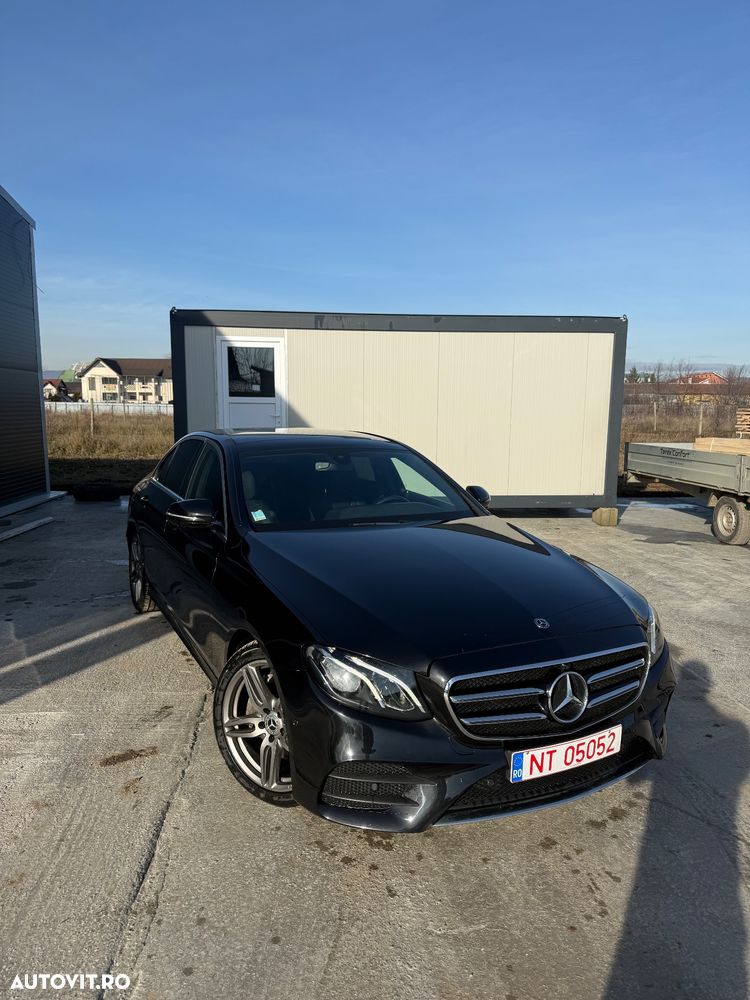 Mercedes-Benz E 220 d T 9G-TRONIC AMG Line - 1