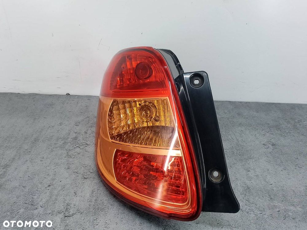LAMPA TYLNA LEWA SUZUKI SX 4 I 220-16684 - 2