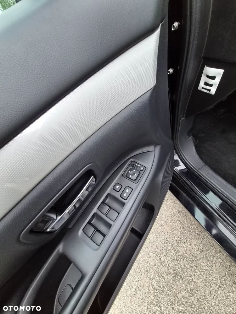 Mitsubishi Outlander 2.0 4WD Top - 25