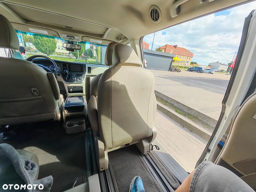 Toyota Sienna 3.5 V6 - 19