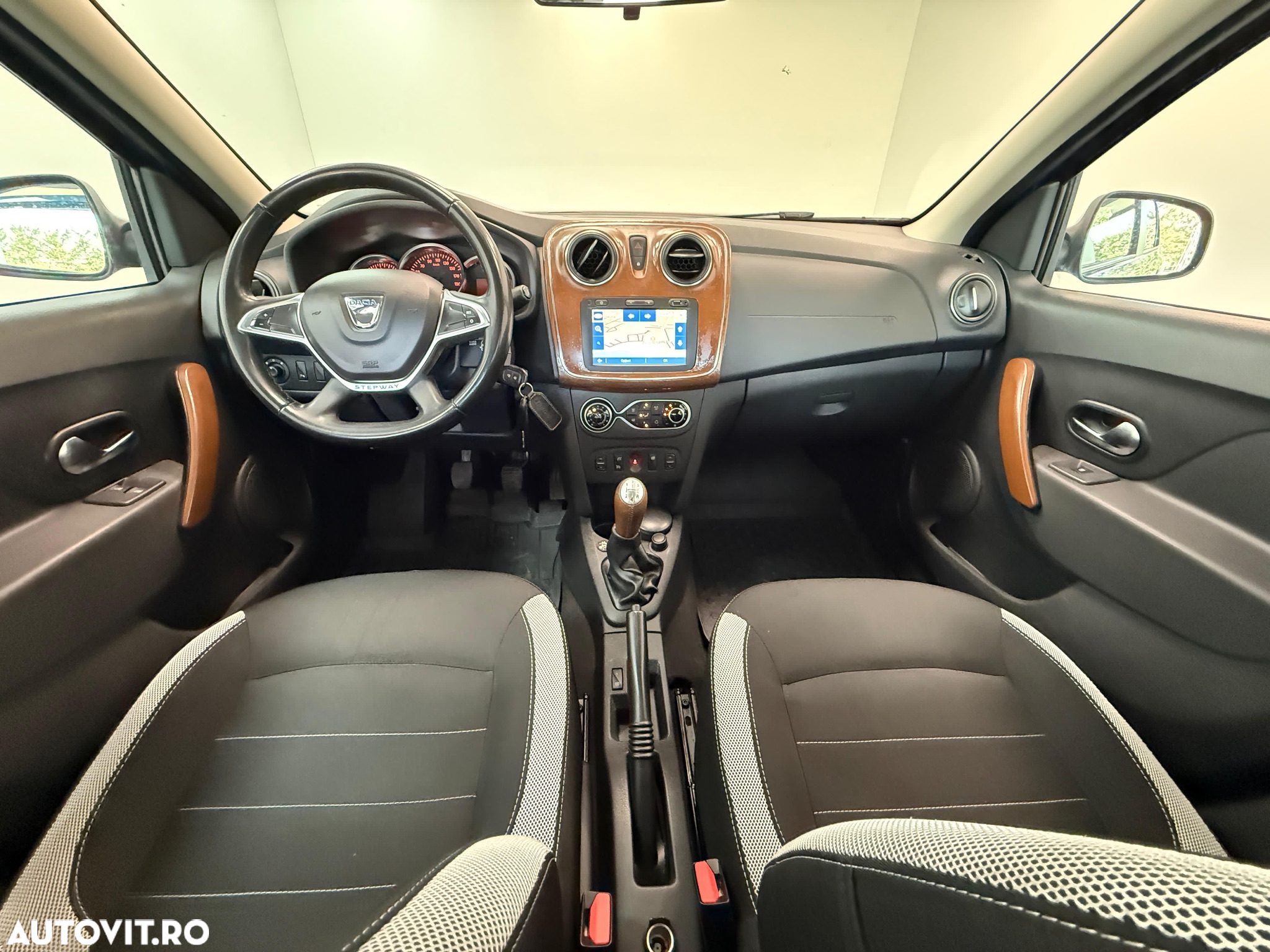 Dacia Logan Stepway TCe 100 GPL - 12