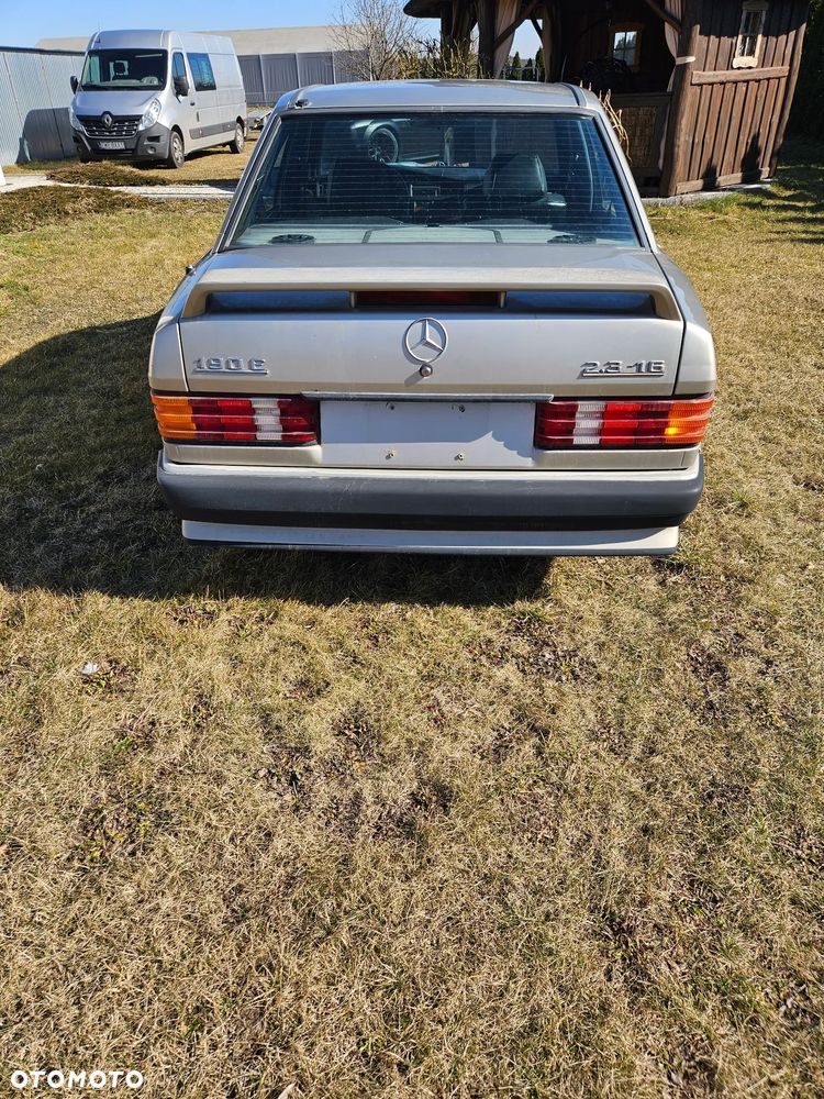 Mercedes-Benz W201 (190) - 3