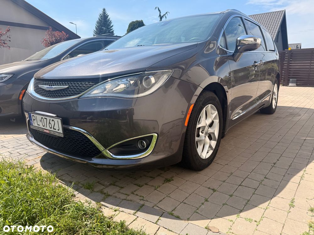 Chrysler Pacifica - 4