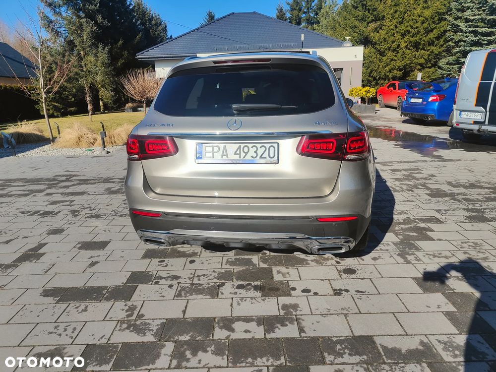 Mercedes-Benz GLC 300 4Matic 9G-TRONIC AMG Line - 6