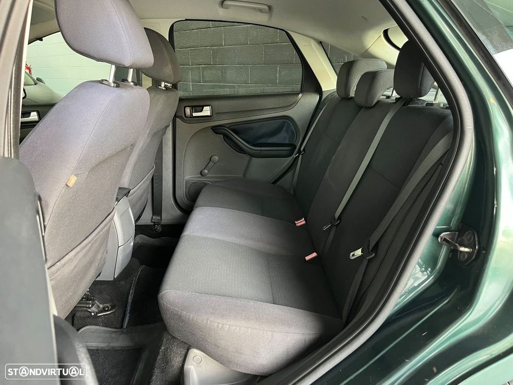 Ford Focus 1.4 16V Sport - 13