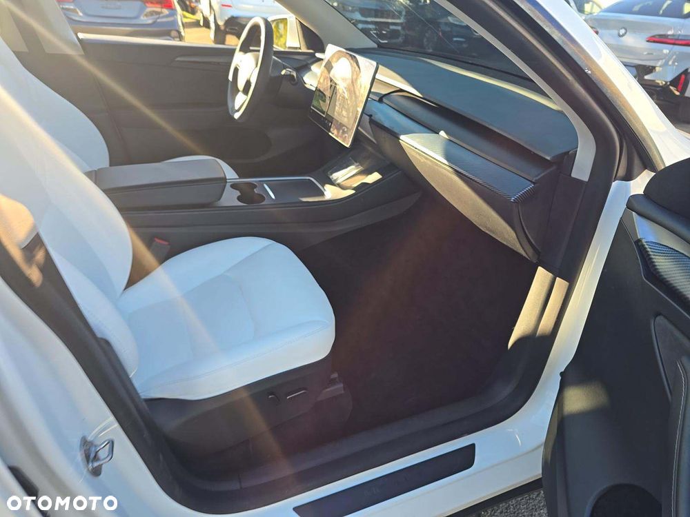 Tesla Model Y Long Range Dual Motor AWD - 8