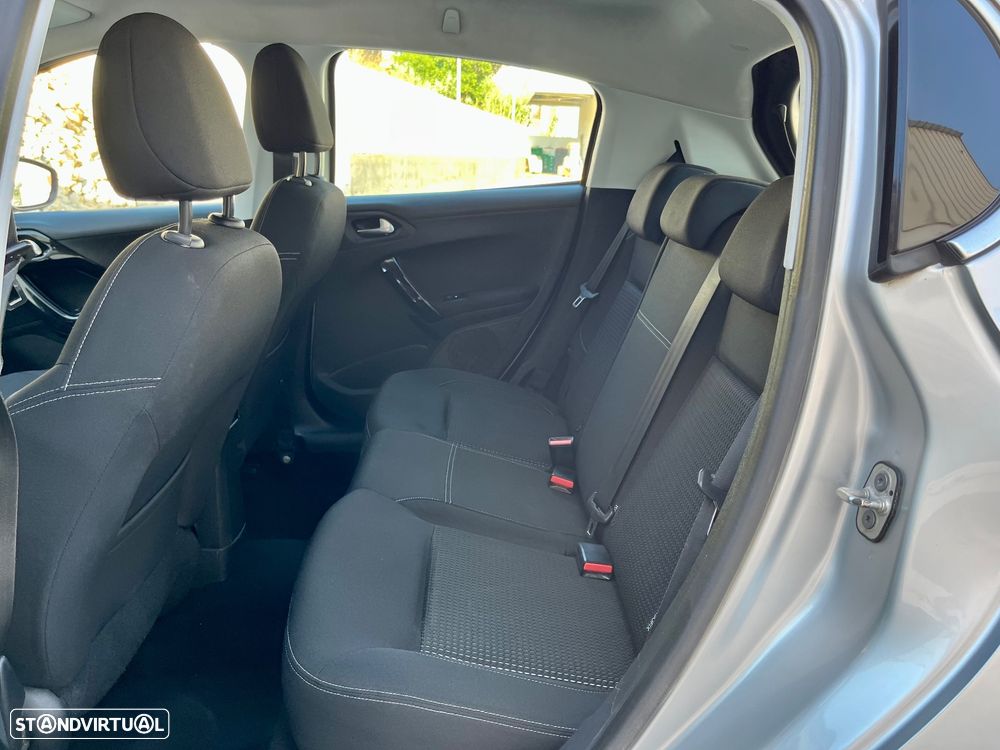 Peugeot 208 1.2 PureTech Allure - 36