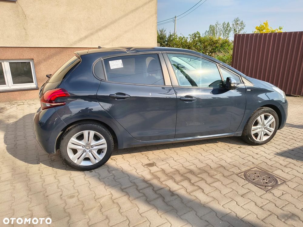 Peugeot 208 - 5