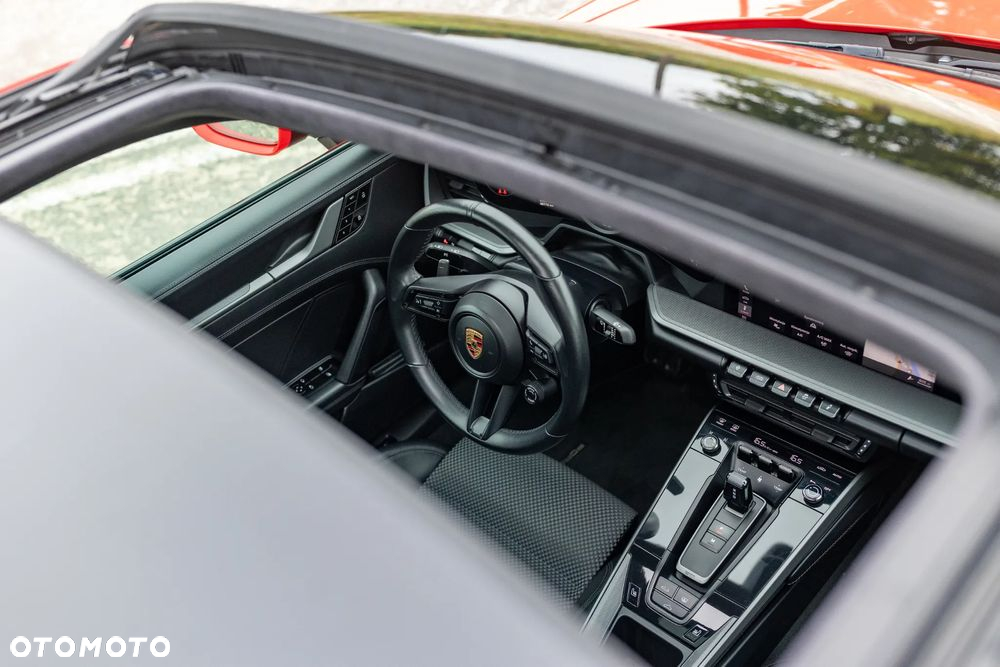 Porsche 911 Carrera 4S - 33
