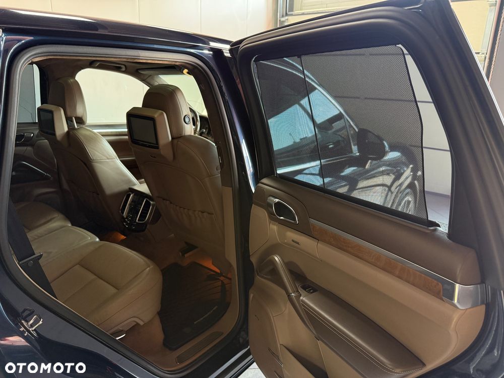 Porsche Cayenne S - 32