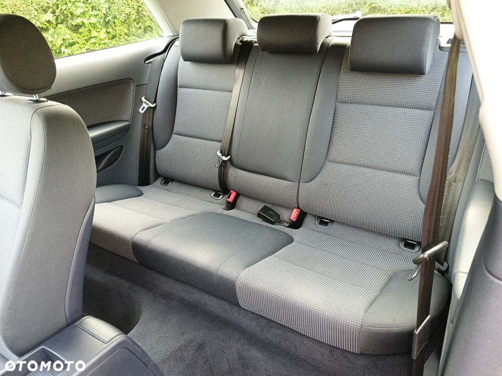 Audi A3 3-drzwiowe 1.6 Ambiente - 21