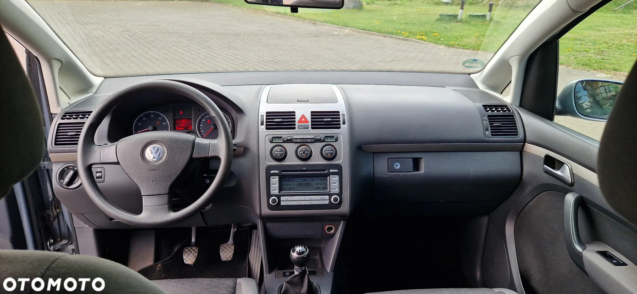 Volkswagen Touran - 10