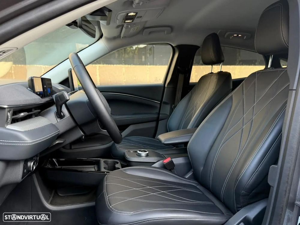 Ford Mustang Mach-E 75.7 kWh Premium AWD - 11