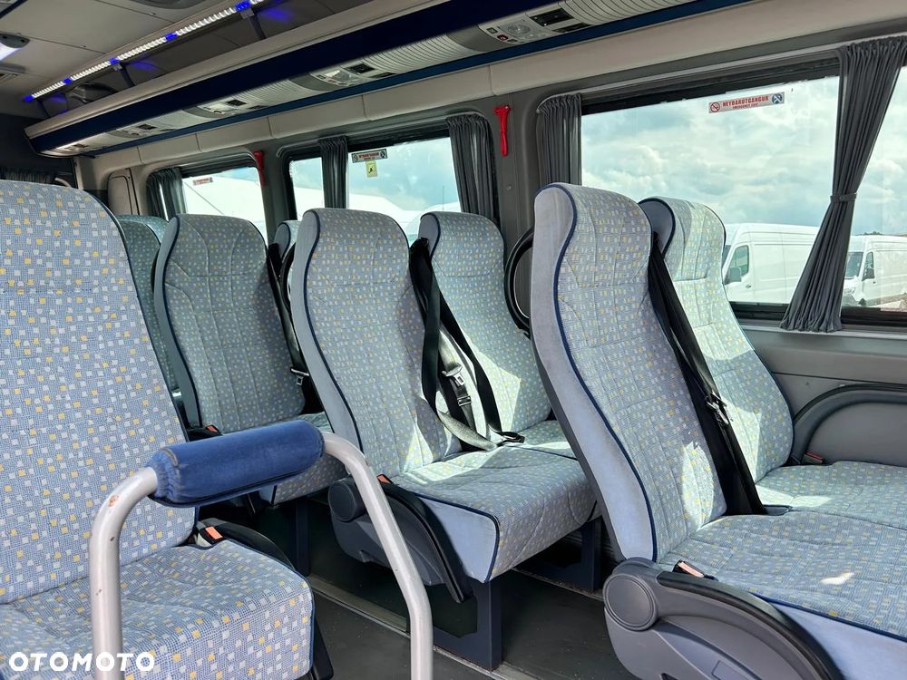 Mercedes-Benz Sprinter 519 - 12