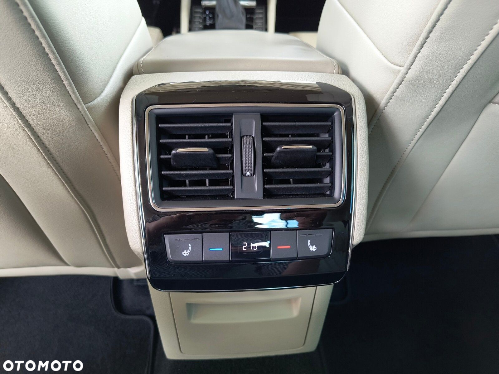 Skoda Superb 2.0 TDI SCR L&K DSG - 27