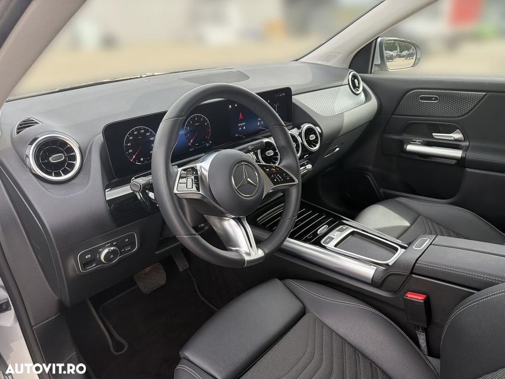 Mercedes-Benz GLA 180 MHEV - 13
