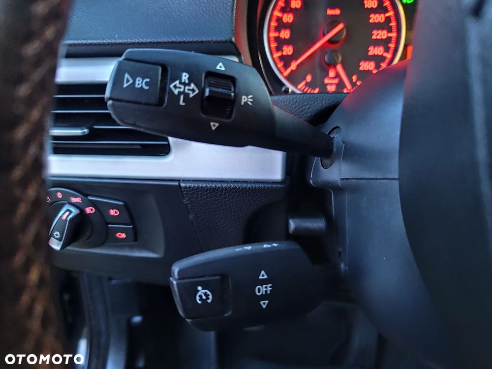 BMW Seria 3 318d - 32