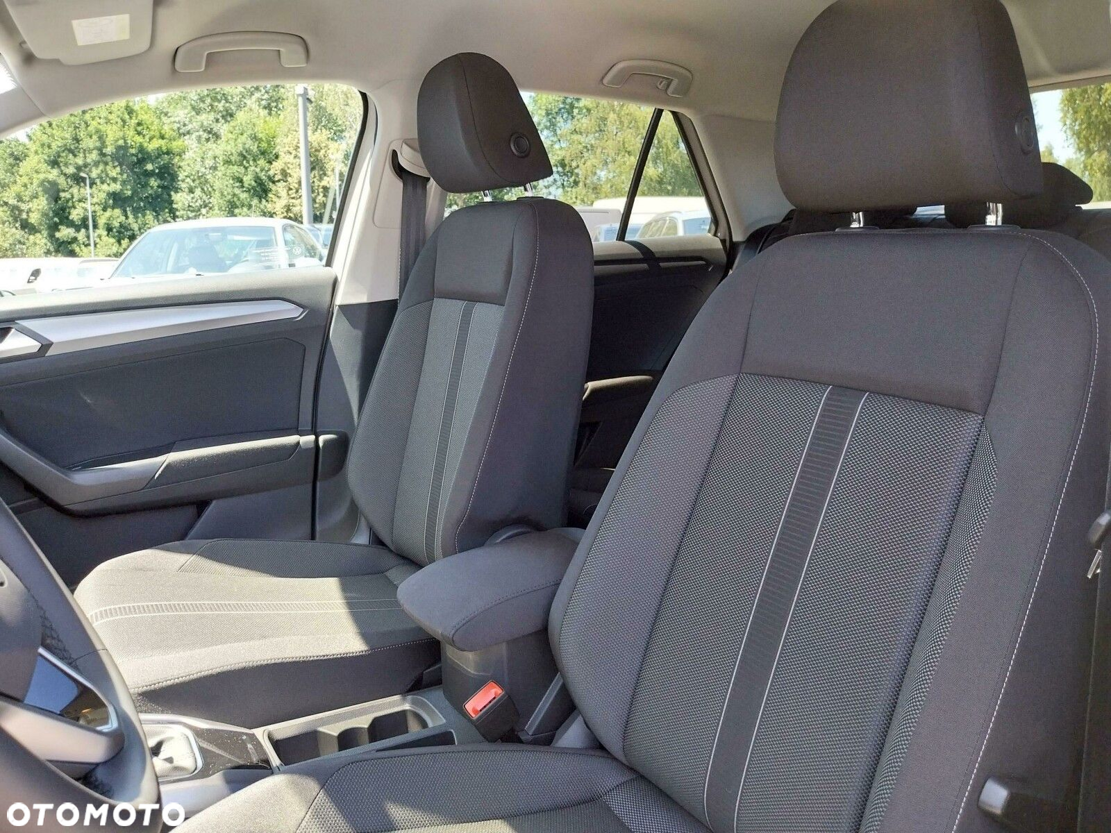 Volkswagen T-Roc - 10