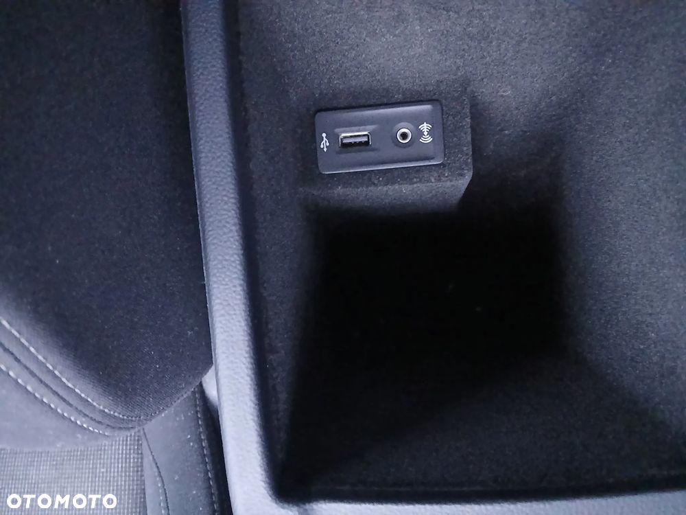 Volkswagen Passat Variant 2.0 TDI BMT Comfortline - 28