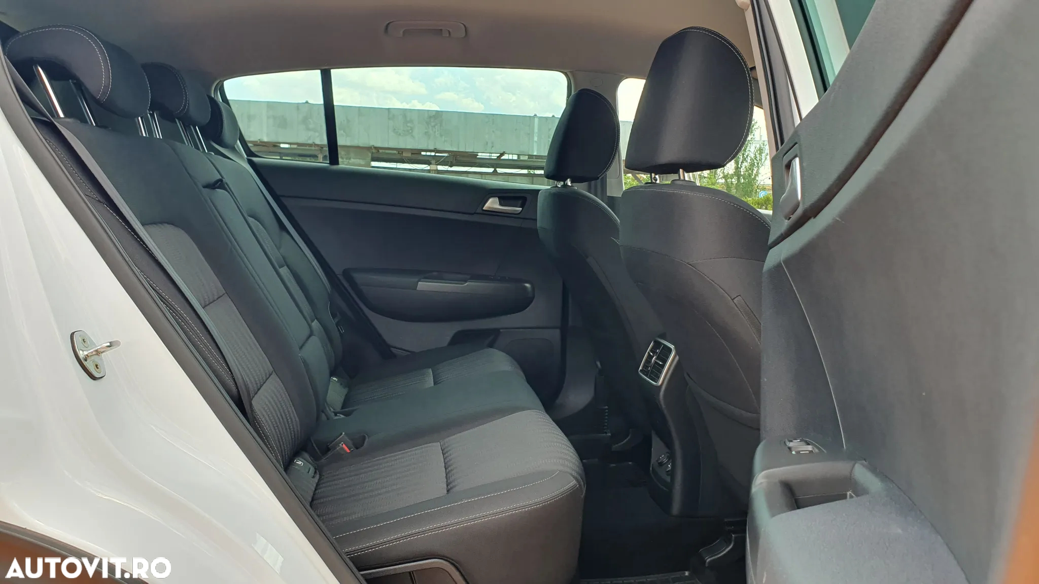 Kia Sportage 1.6 T-GDI 7DCT 4x2 Style - 8