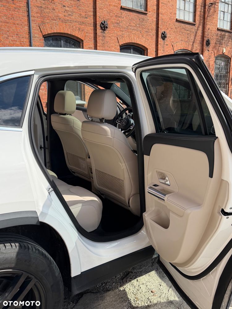 Mercedes-Benz GLA - 8