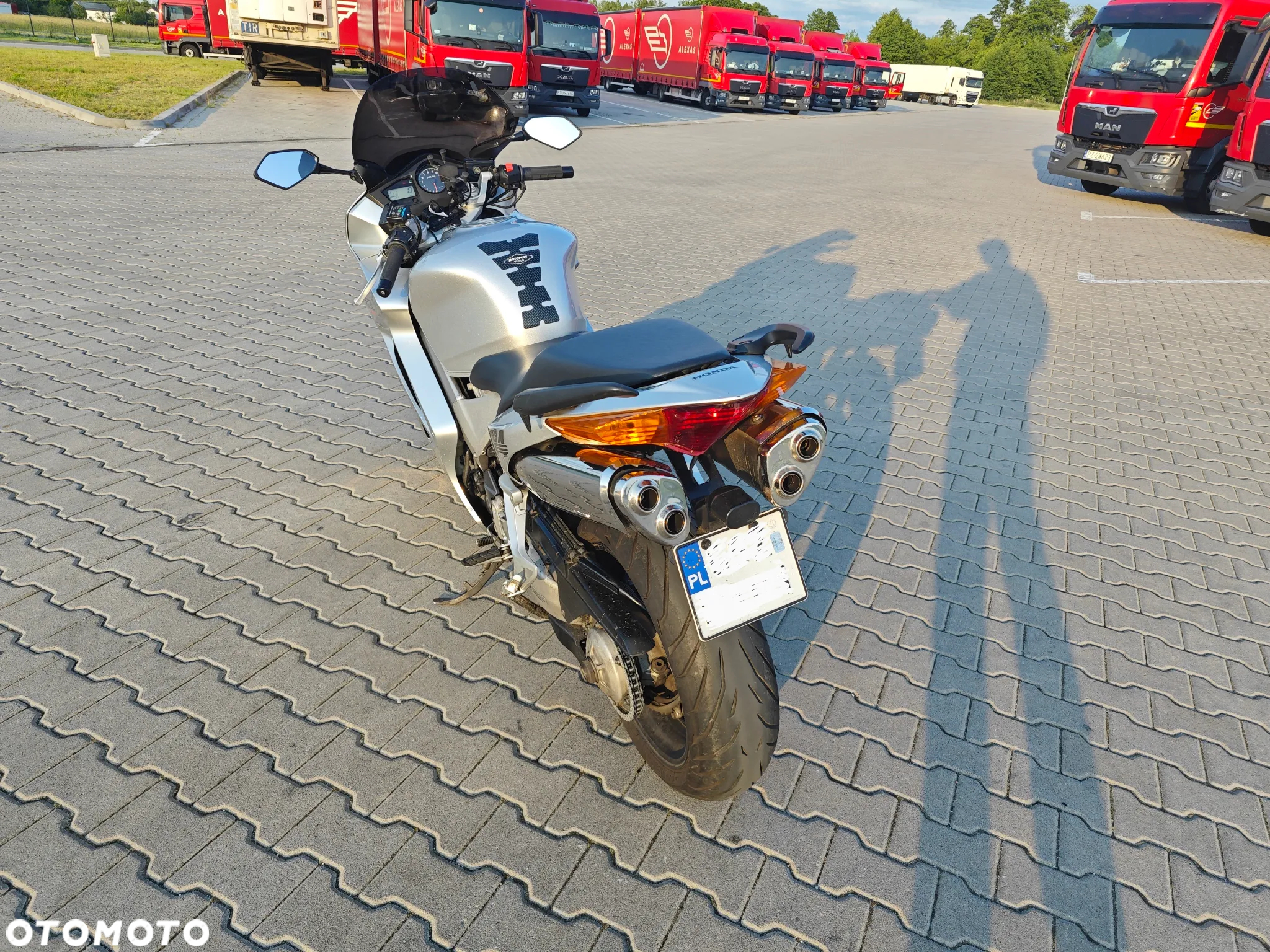Honda VFR - 4